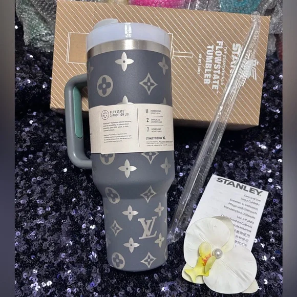 Stanley Gray/silver Quencher H2.0 Tumbler - Picture 2 of 4